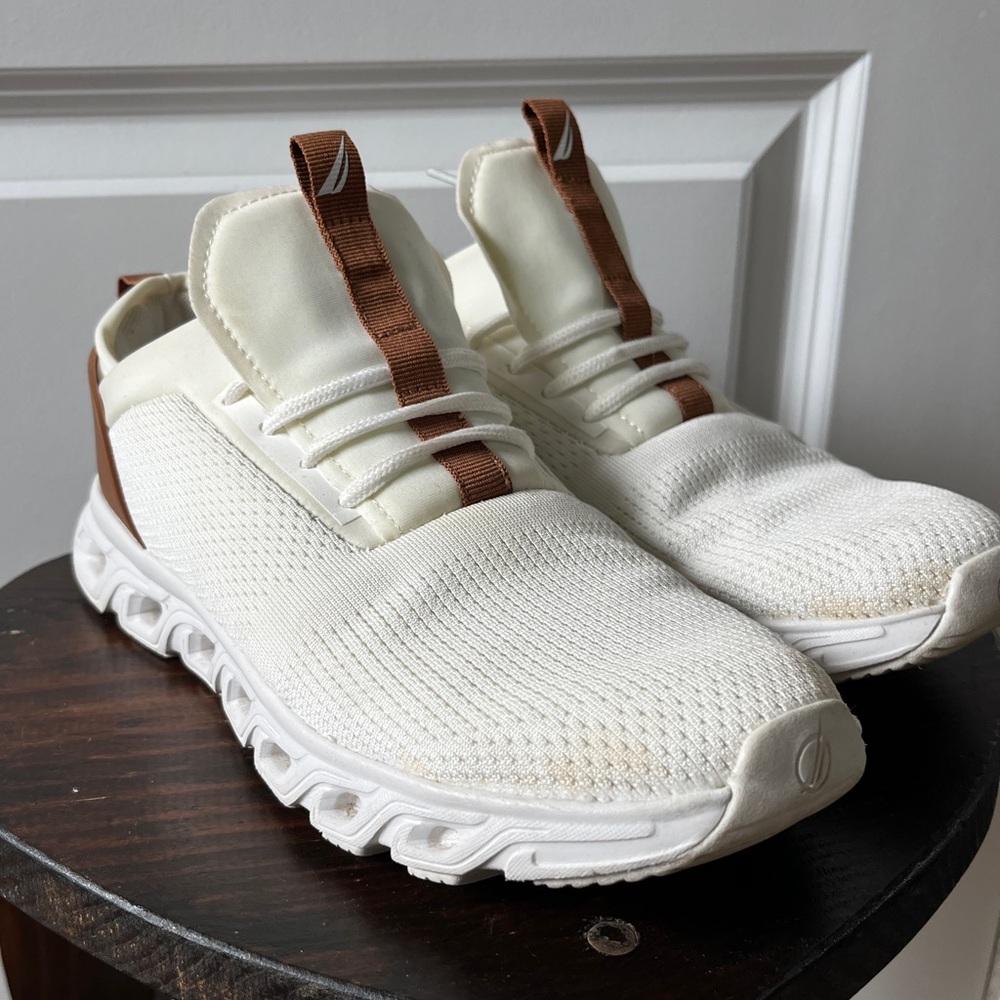 Náutica white tan sneakers size 8.5